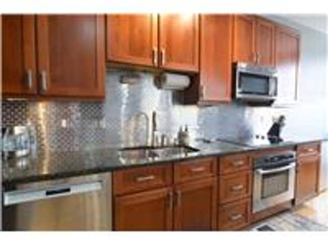 Building Photo - 4901 Washington Boulevard 4B
