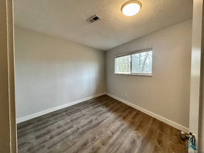 Building Photo - Southeast Bridgeway Avenue