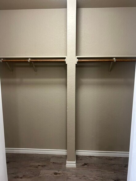 Building Photo - 4300 Hunters Place Dr