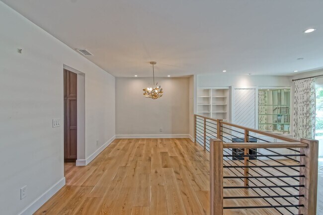 Building Photo - 14 Aries Ct