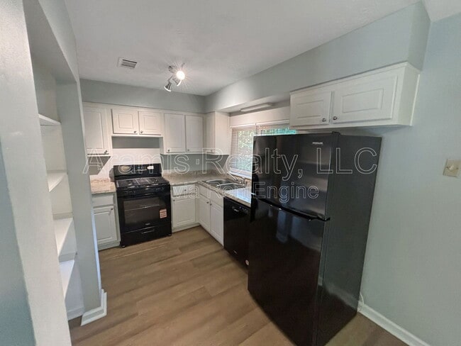 Building Photo - 9241 Woodhill Ln