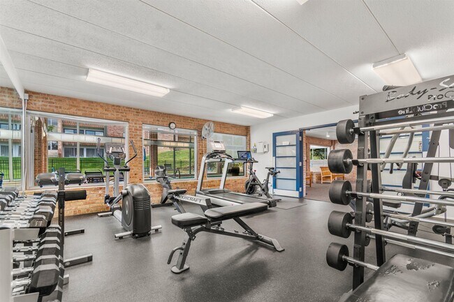 Building Photo - 1235 S Maple Rd