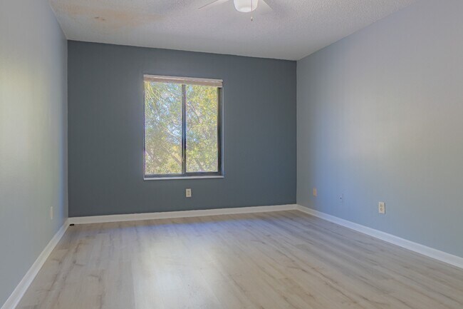 Building Photo - NEWLY REDUCED RENTAL PRICE!!