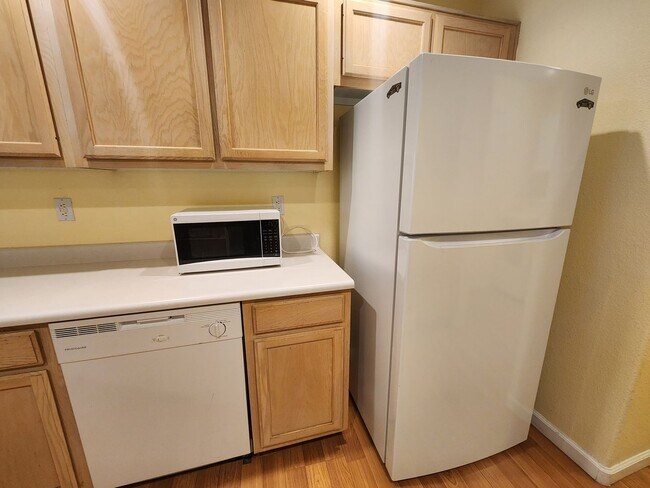 Building Photo - Modern Comfort in the Heart of Summerlin!