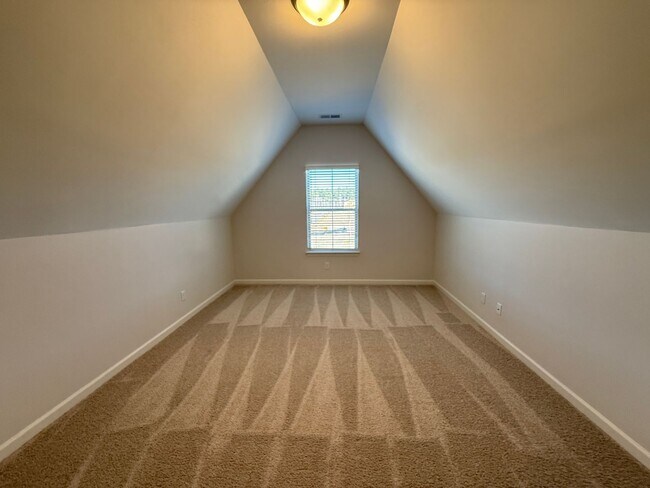 Building Photo - 140 Misty Meadows Dr