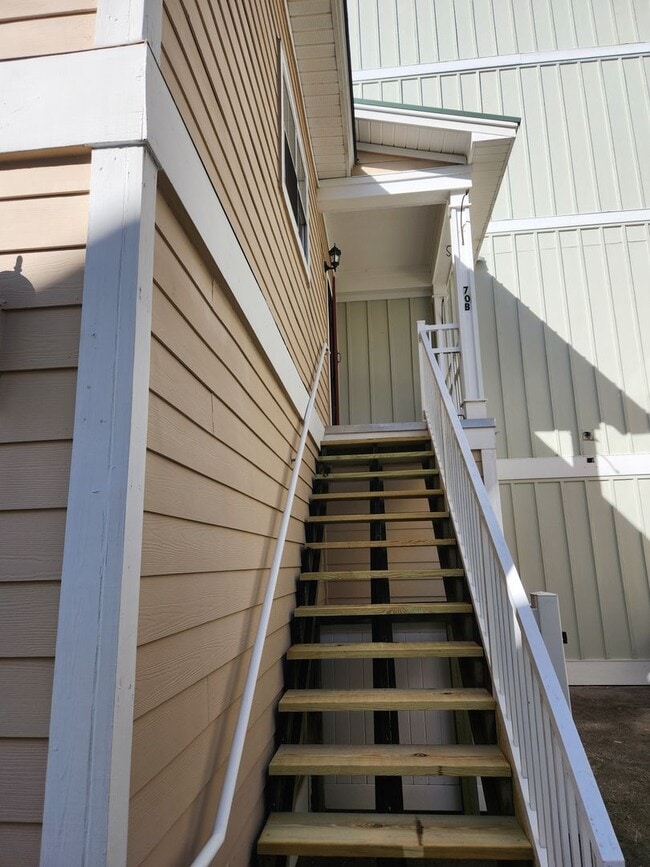 Building Photo - 70 Cassandra Ln