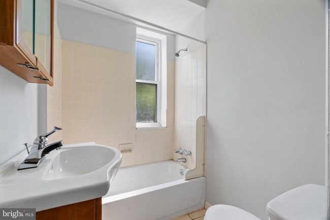Building Photo - 2105 N 17th St