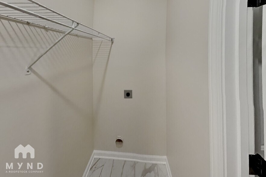 Building Photo - 10155 Sterling Ridge Dr