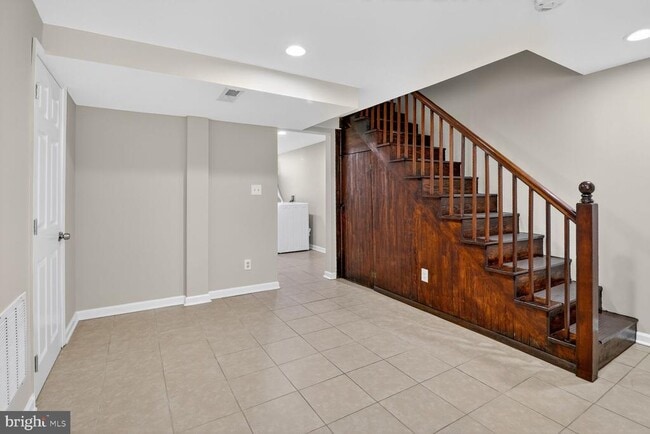 Building Photo - 3814 Erdman Ave