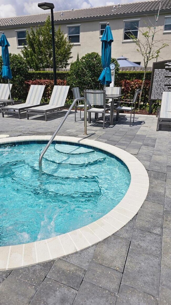 Building Photo - 1146 SE 26th Ter