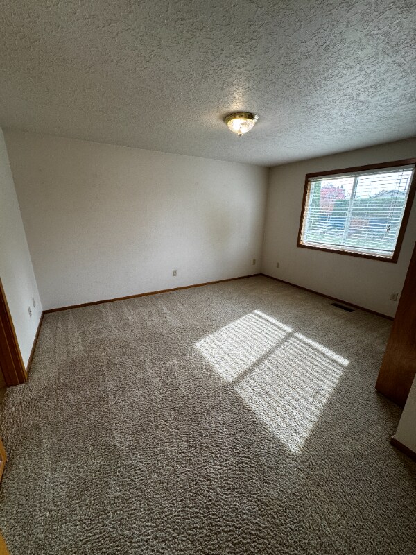 Building Photo - 850-860 Shaff Rd SE