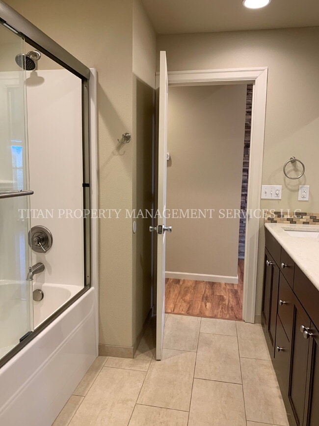 Building Photo - Stunning Ranch-Style Home in Up-and-Coming Hillsboro