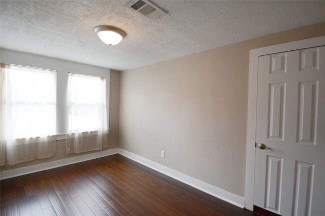 Building Photo - 407 N Chappell Hill St