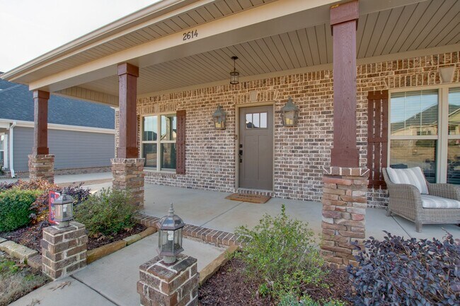 Building Photo - Adoreable 3 Bedroom 2 Bathroom Home in Nat...