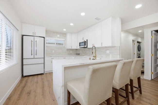 Building Photo - Brand new remodel!