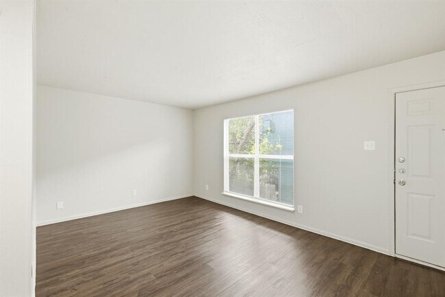Building Photo - 2319 Greenfield Pkwy