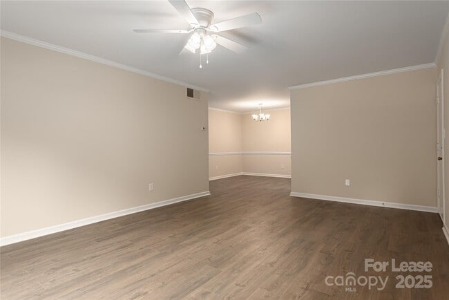 Building Photo - 4739 Hedgemore Dr