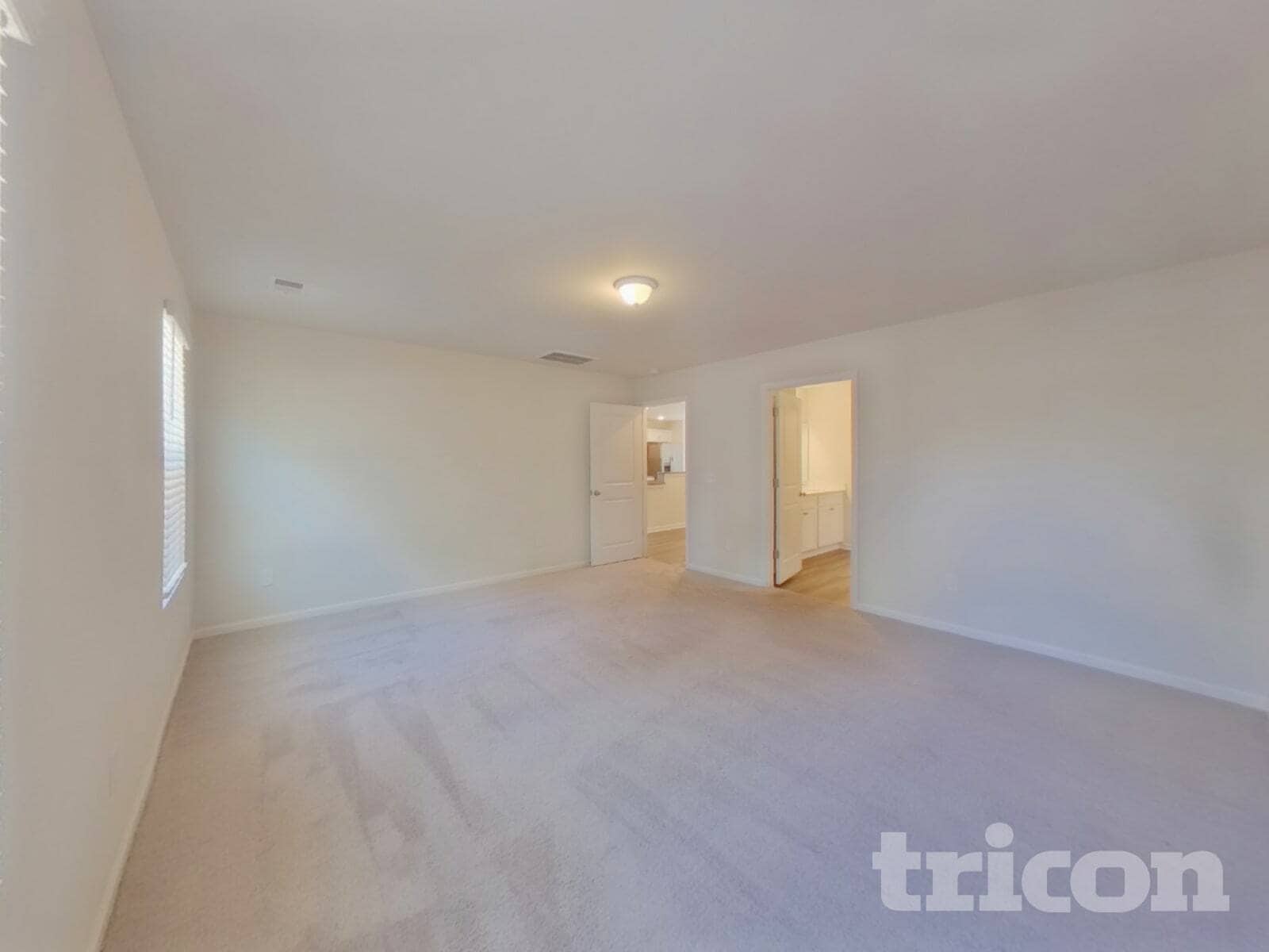 Building Photo - 14 Chalet Ct