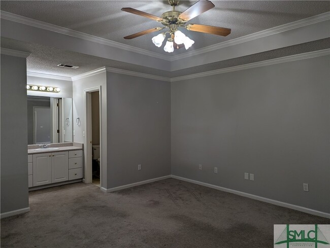 Building Photo - 22 Hidden Creek Dr