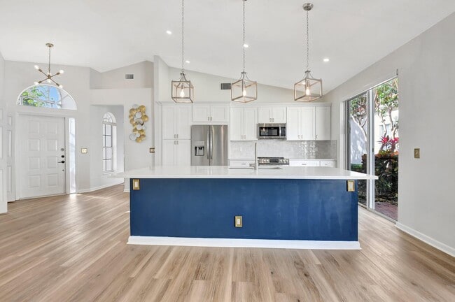 Building Photo - 3947 Redondo Way
