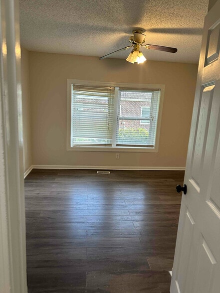 Building Photo - 836 Old Modena St