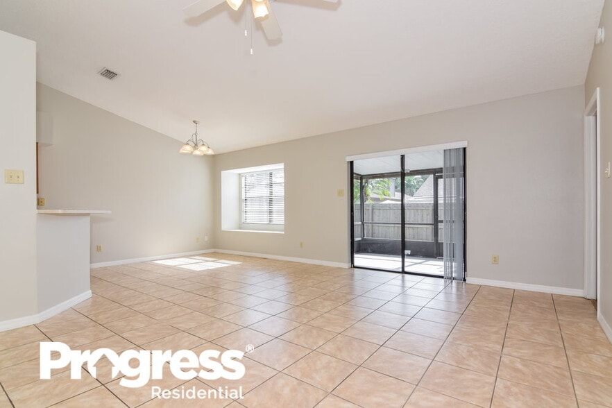 Building Photo - 1440 Tiverton Dr