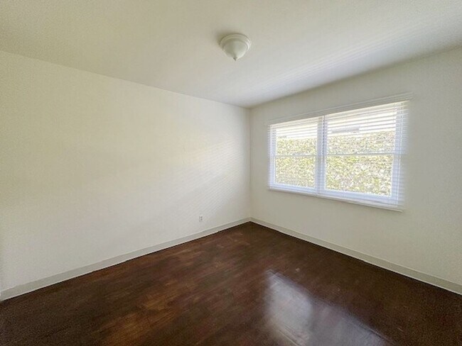 Building Photo - Charming Ocean Beach Attached Cottage Near...