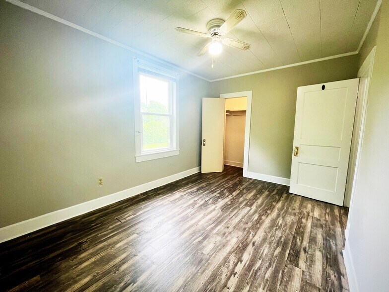 bedroom 1 empty - 212 Westwood Dr
