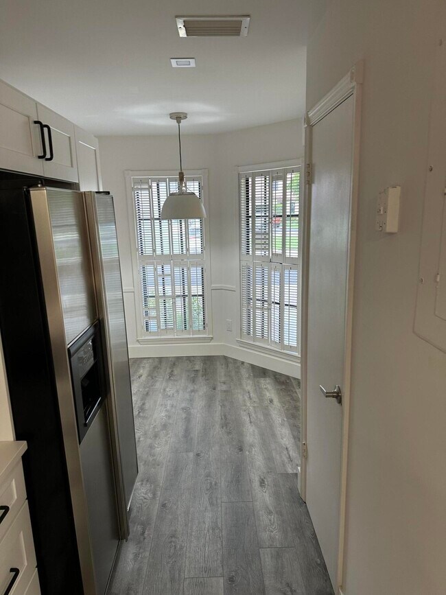 Building Photo - 10300 Hidden Springs Ct