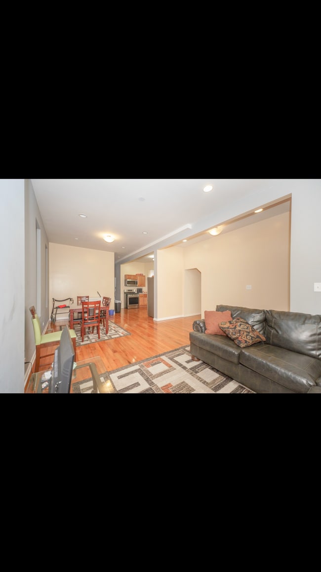 Building Photo - 4311 w Adams st