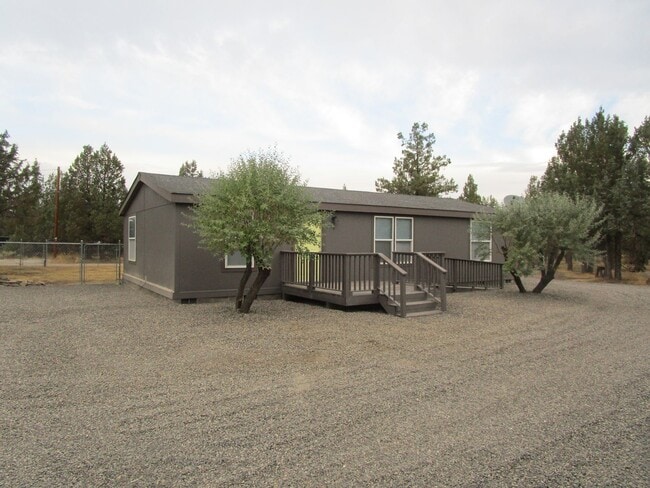 Primary Photo - *PRICE IMPROVEMENT* 3 Bedroom, 2 Bathroom Updated Home South of Prineville - Available Now!