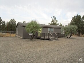 Building Photo - 3 Bedroom, 2 Bathroom Updated Home South o...