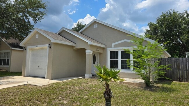 Building Photo - One Story Home in Royal Ridge, Davenport