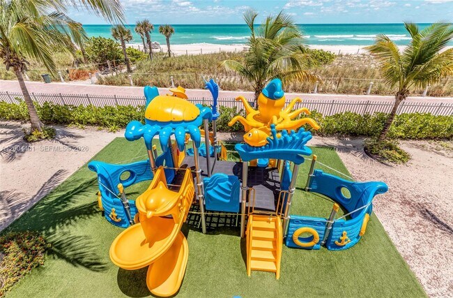 Building Photo - 6039 Collins Ave