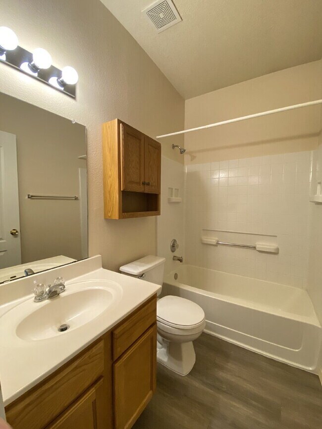 Building Photo - 3 Bedroom/2 Bath in Cabezon Subdivision