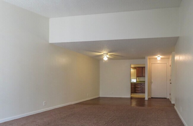 Building Photo - 1021 Swingwood Dr NE