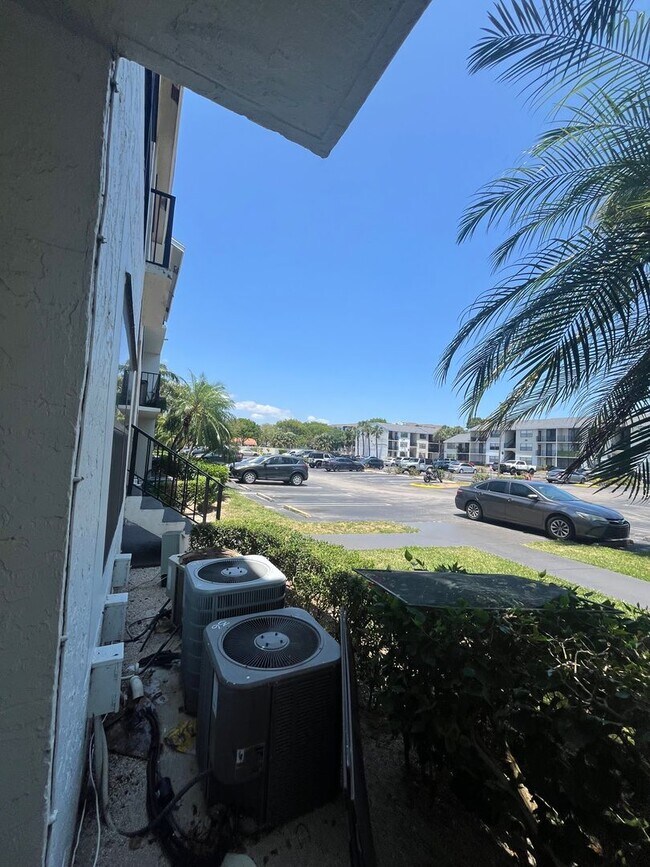 Building Photo - ONE BEDROOM ONE BATHROOM! WATERFRONT COMMUNITY!