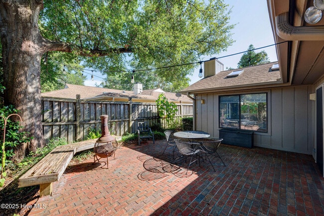 Building Photo - 1205 2 Mile Cir W