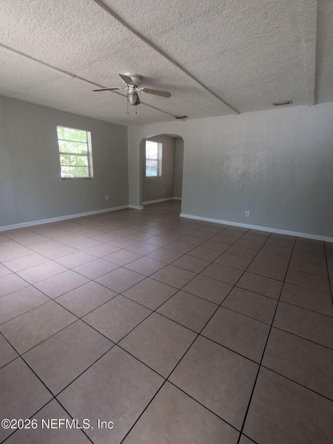 Building Photo - 3350 Sunnybrook Ave N