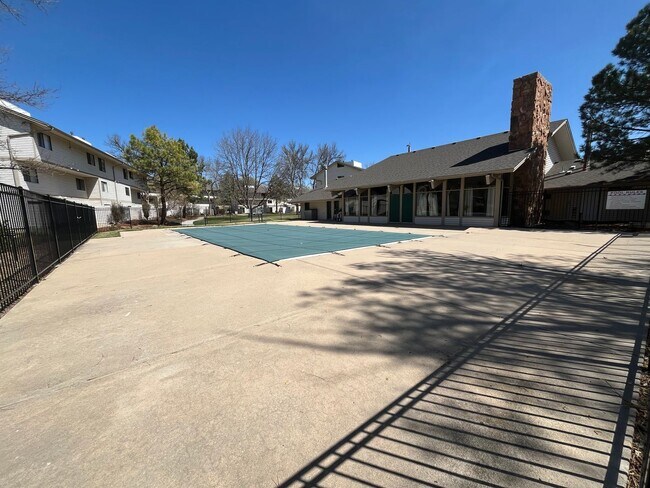 Building Photo - 1705 Heatheridge Rd