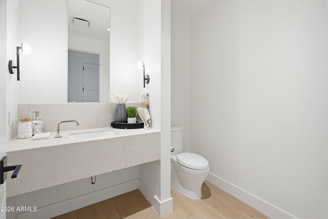 Building Photo - 4849 N Camelback Rdg Dr