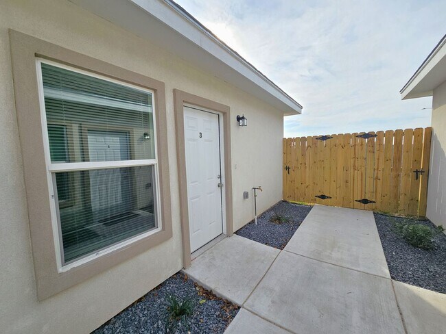 Building Photo - 1019 N Woodson Ave
