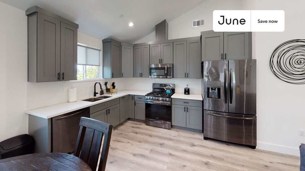 Primary Photo - 564312 Auckland Ave