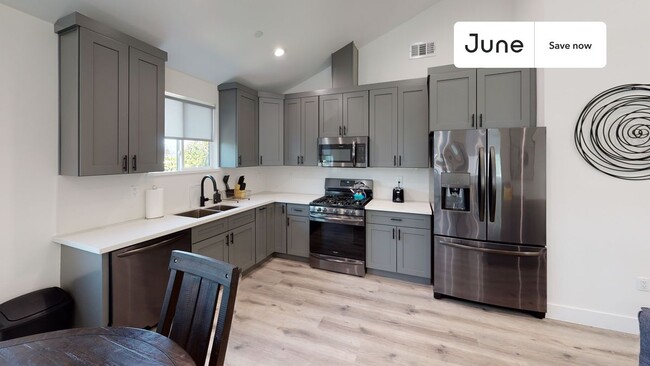 Building Photo - 564312 Auckland Ave