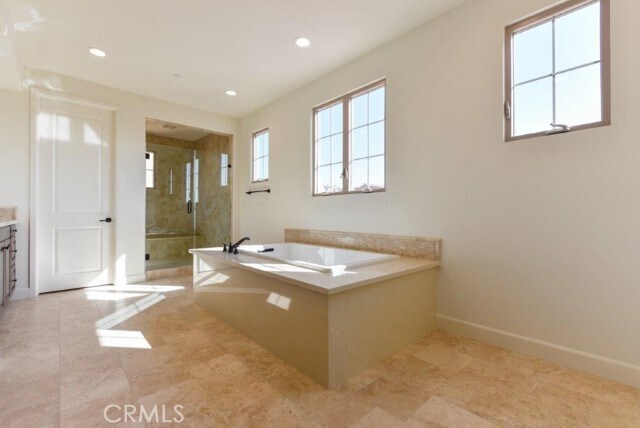 Building Photo - 8 Last Bloom