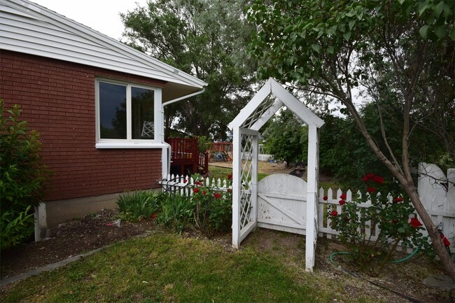 Building Photo - 14551 S Camp Williams Rd