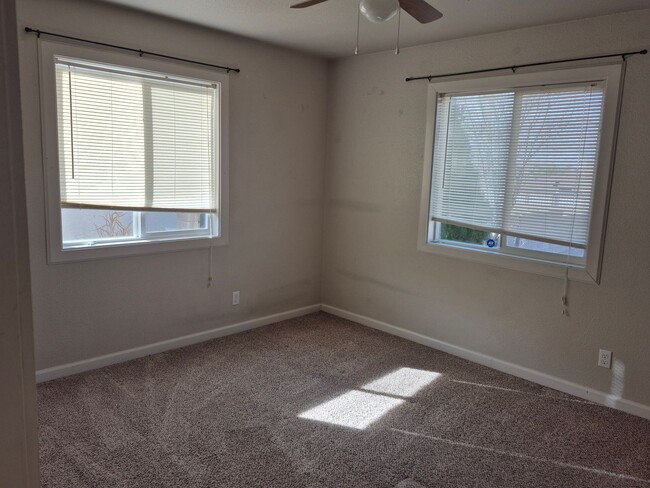 Building Photo - Beautiful 3 bedroom 2 bathroom home