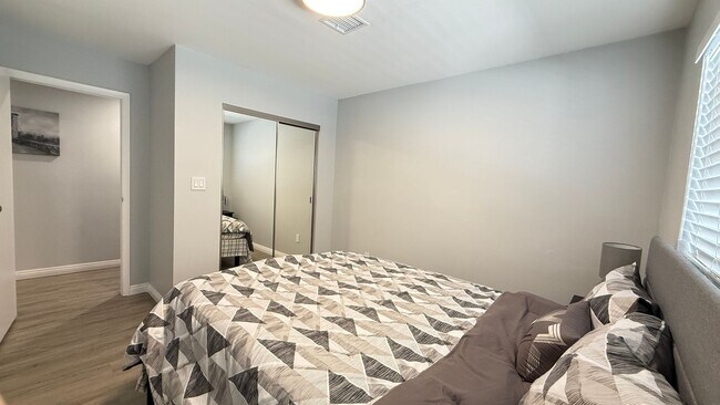 Building Photo - Furnished Ranch-Style Home with Casita – O...