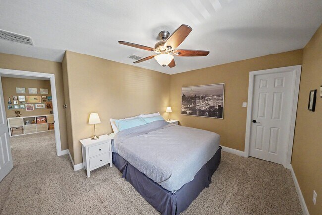Building Photo - Exquisite 3-bedroom, 2.5-bathroom off 1604 and Culebra Road - Realtor Commission: $500