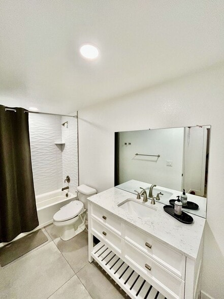 Building Photo - 821 Wildrose Pl